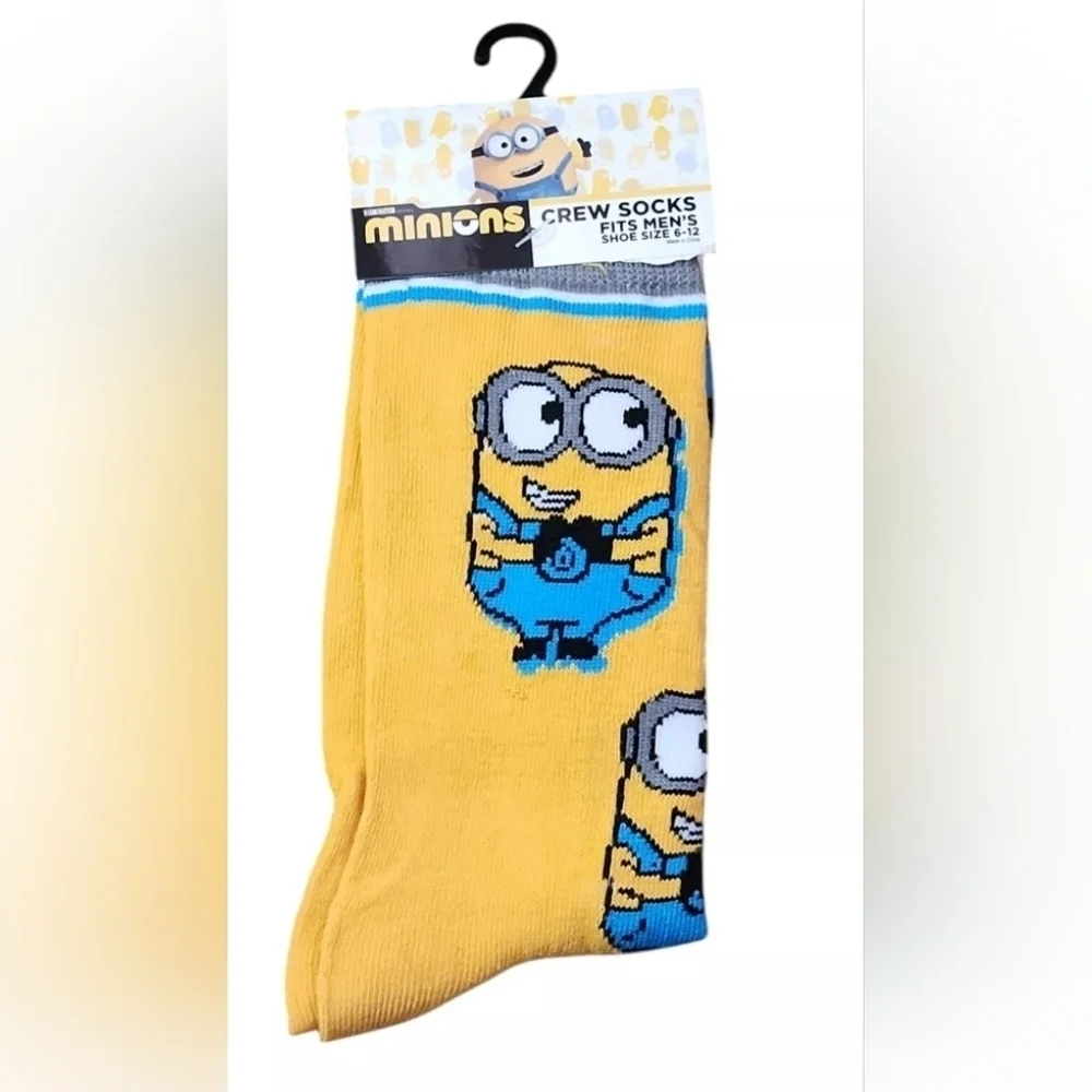 4/$25 Minions Novelty Crew Socks Unisex Gender Neutral New - Picture 5 of 5